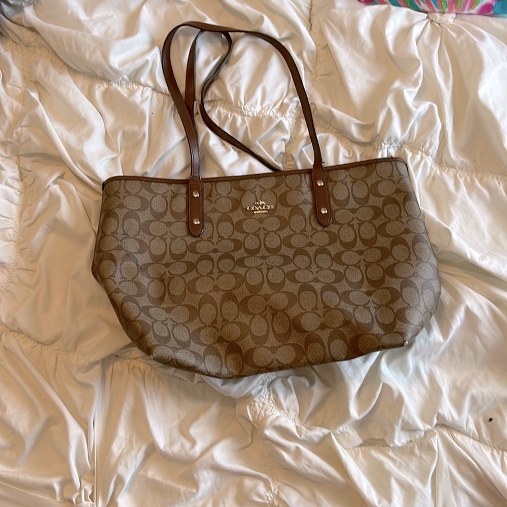 Coach shoulder bag limited edition👜